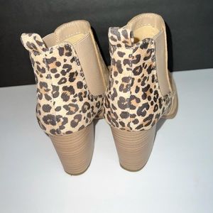 Soda booties, two tone. Size 6